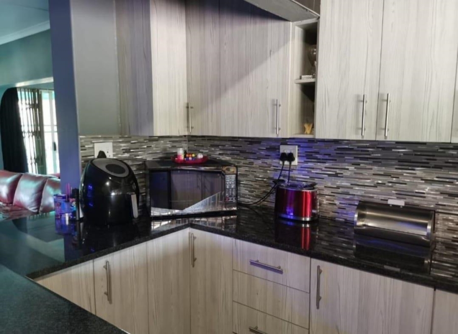 5 Bedroom Property for Sale in Rand Collieries Gauteng