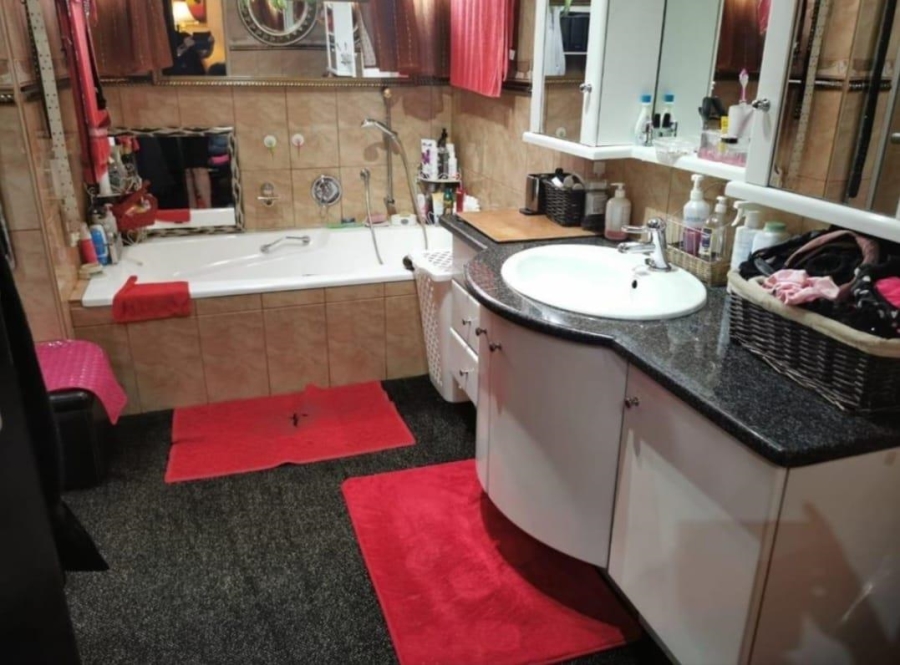 5 Bedroom Property for Sale in Rand Collieries Gauteng