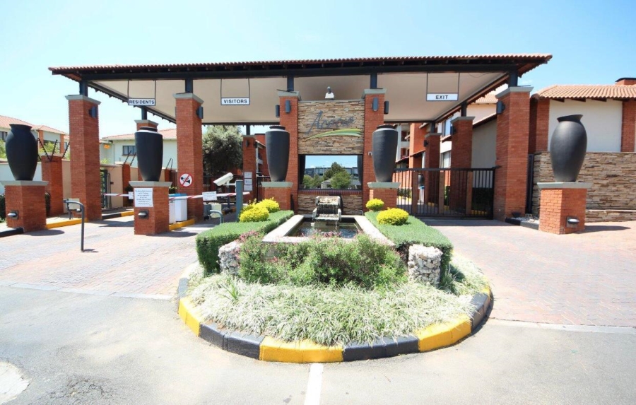 To Let 3 Bedroom Property for Rent in Greenstone Hill Gauteng