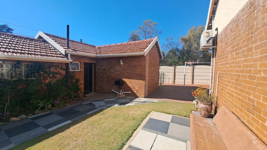 To Let 1 Bedroom Property for Rent in Blairgowrie Gauteng