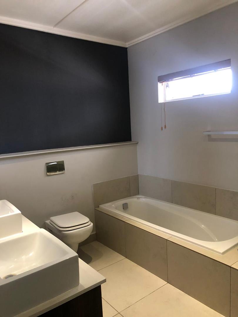 2 Bedroom Property for Sale in Atholl Gauteng