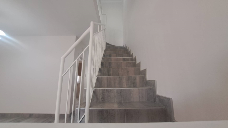 To Let 2 Bedroom Property for Rent in Robindale Gauteng