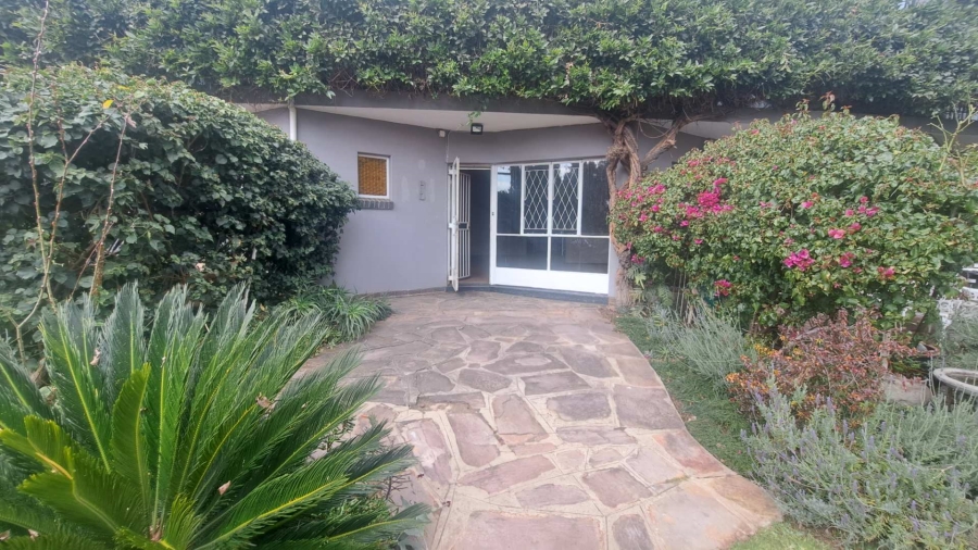 To Let 2 Bedroom Property for Rent in Robindale Gauteng