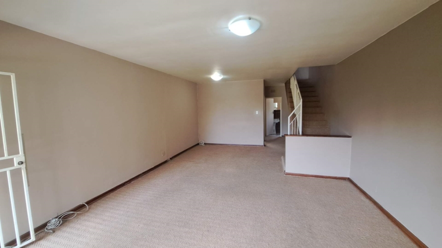To Let 2 Bedroom Property for Rent in Robindale Gauteng