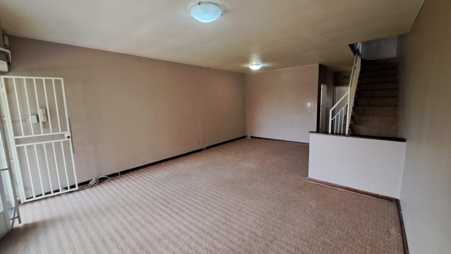 To Let 2 Bedroom Property for Rent in Robindale Gauteng