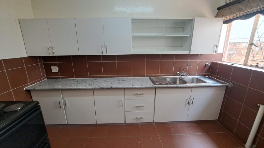 To Let 2 Bedroom Property for Rent in Robindale Gauteng
