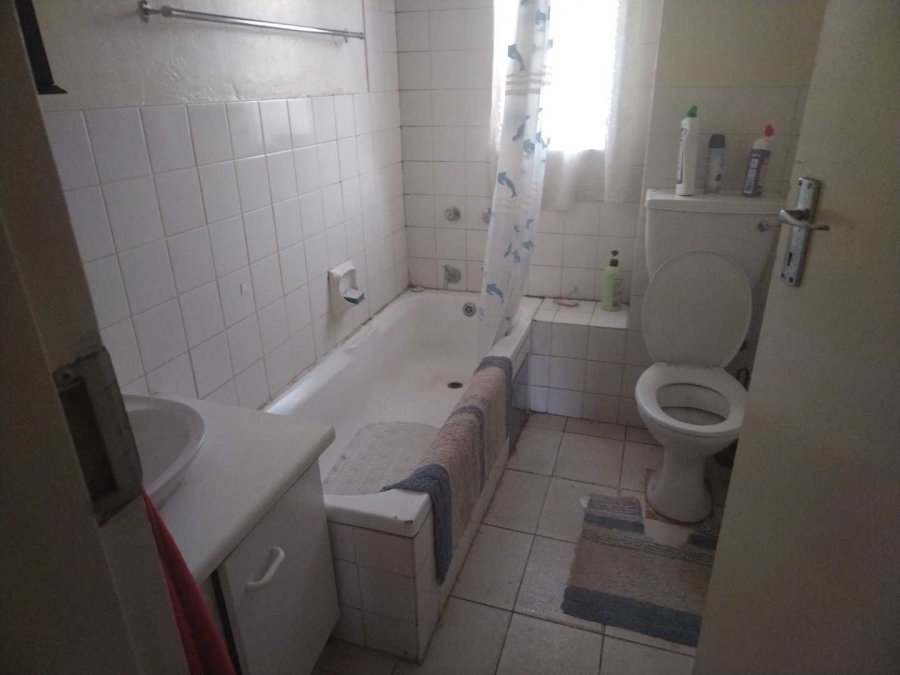 To Let 2 Bedroom Property for Rent in Die Hoewes Gauteng