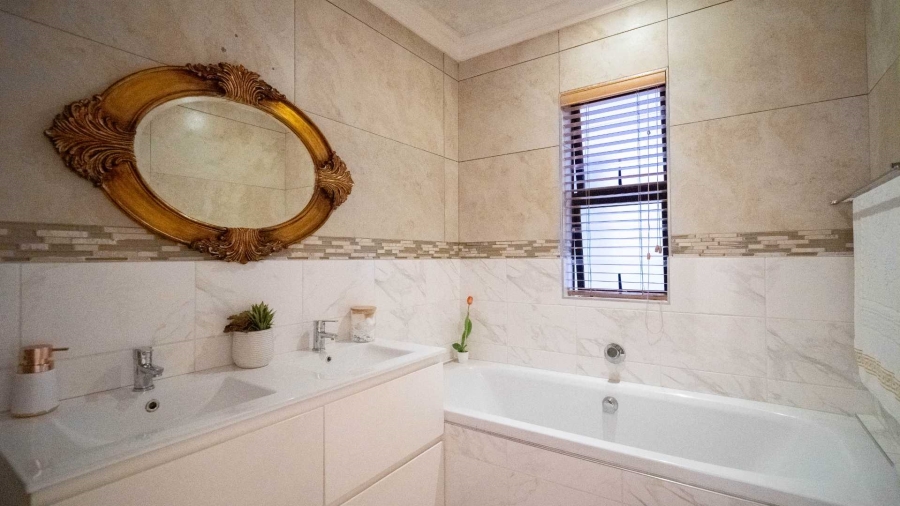 To Let 3 Bedroom Property for Rent in Sandown Gauteng