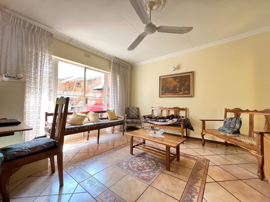4 Bedroom Property for Sale in Crystal Park Gauteng