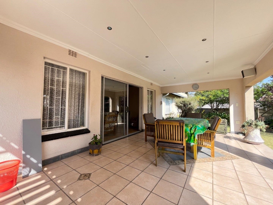 4 Bedroom Property for Sale in Crystal Park Gauteng