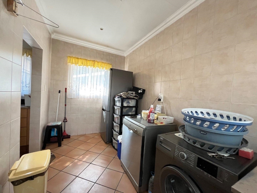 4 Bedroom Property for Sale in Crystal Park Gauteng