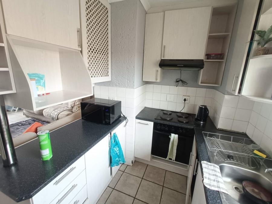 2 Bedroom Property for Sale in Die Hoewes Gauteng