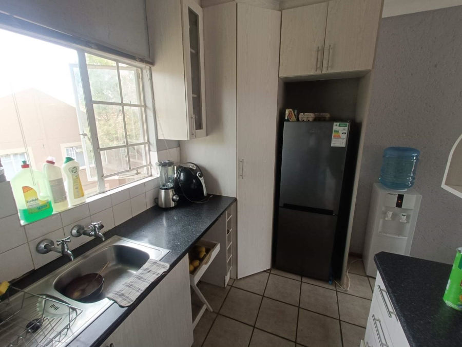 2 Bedroom Property for Sale in Die Hoewes Gauteng