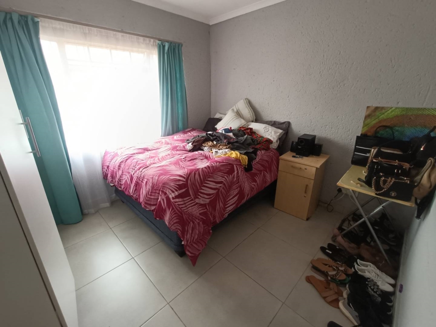 2 Bedroom Property for Sale in Die Hoewes Gauteng