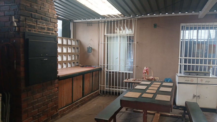 4 Bedroom Property for Sale in Bonaero Park Gauteng