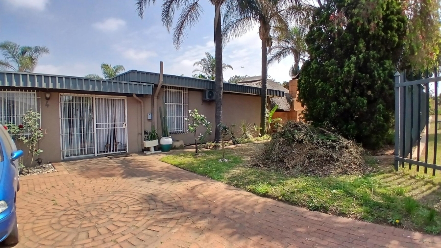 4 Bedroom Property for Sale in Bonaero Park Gauteng