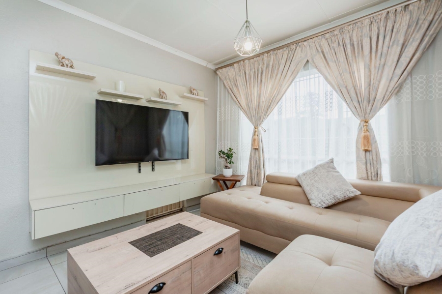 3 Bedroom Property for Sale in Verwoerdpark Gauteng