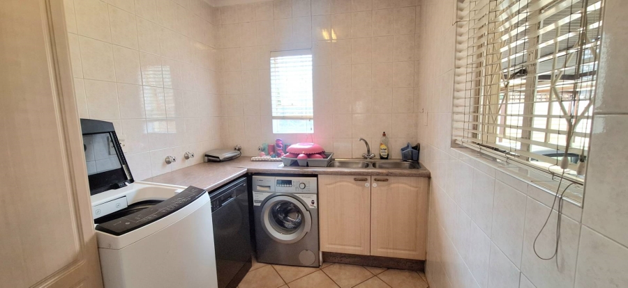 4 Bedroom Property for Sale in Brackenhurst Gauteng