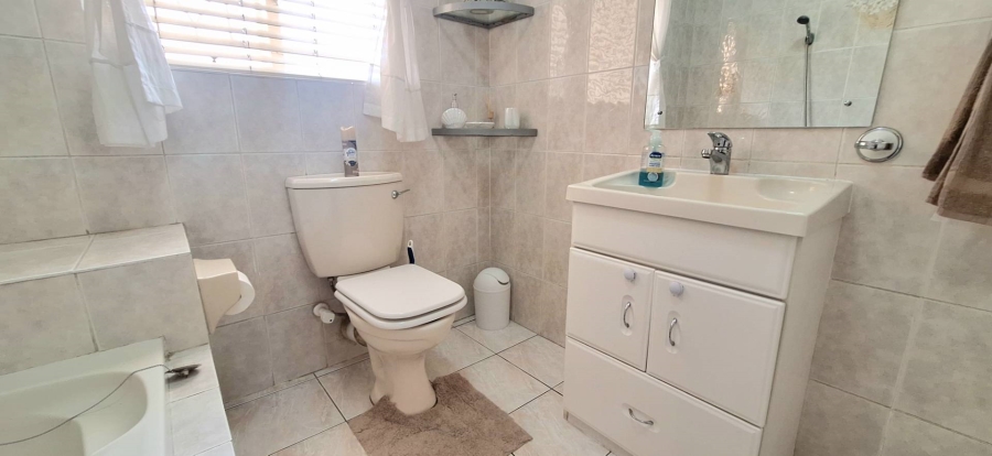 4 Bedroom Property for Sale in Brackenhurst Gauteng