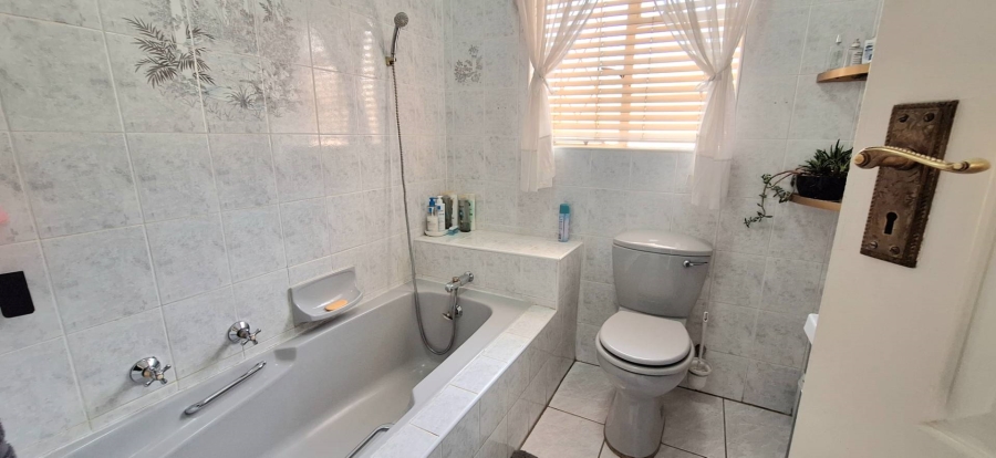 4 Bedroom Property for Sale in Brackenhurst Gauteng