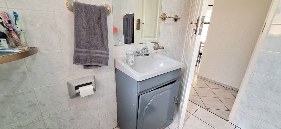 4 Bedroom Property for Sale in Brackenhurst Gauteng