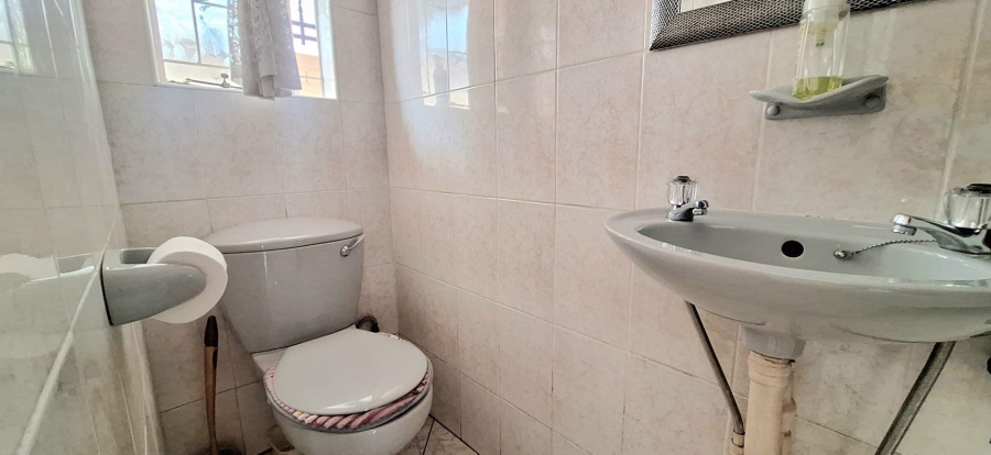 4 Bedroom Property for Sale in Brackenhurst Gauteng