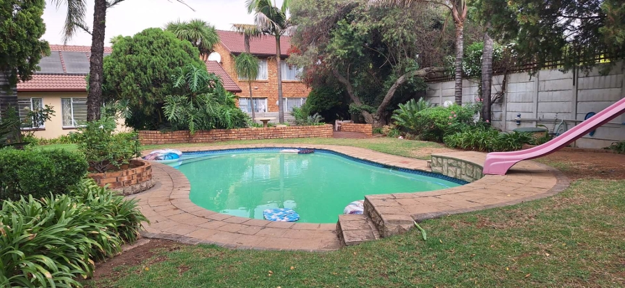 4 Bedroom Property for Sale in Brackenhurst Gauteng