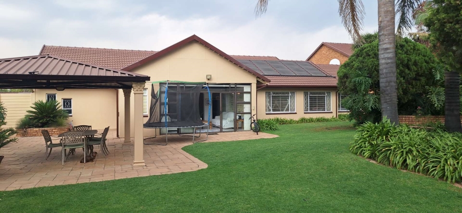 4 Bedroom Property for Sale in Brackenhurst Gauteng