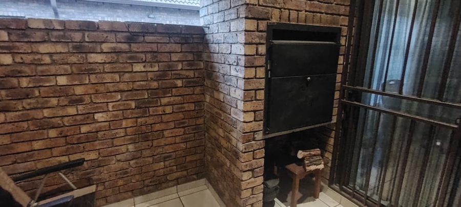 3 Bedroom Property for Sale in New Redruth Gauteng