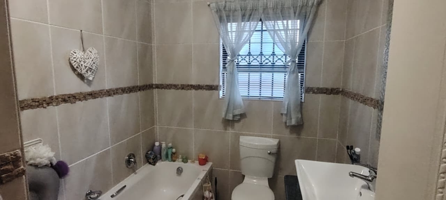 3 Bedroom Property for Sale in New Redruth Gauteng