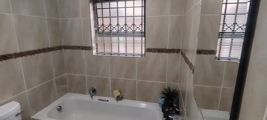 3 Bedroom Property for Sale in New Redruth Gauteng