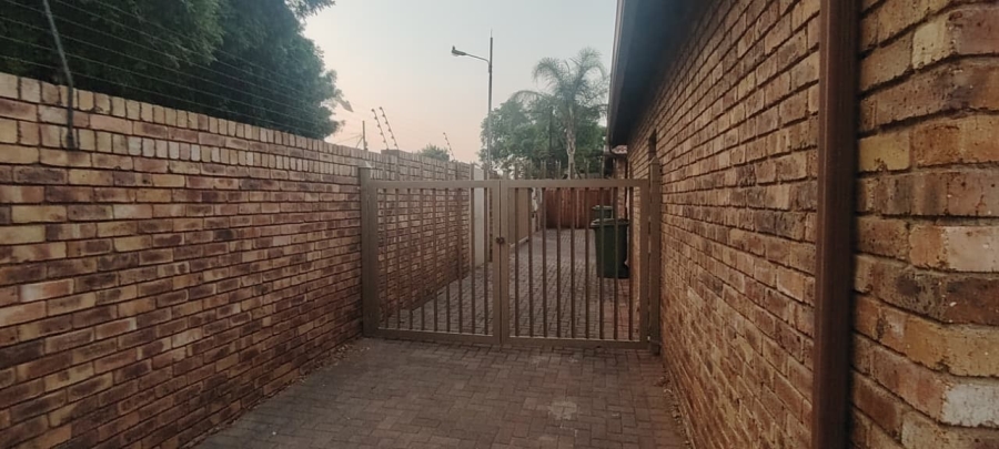 3 Bedroom Property for Sale in New Redruth Gauteng