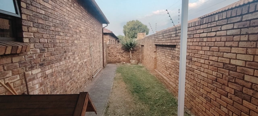 3 Bedroom Property for Sale in New Redruth Gauteng
