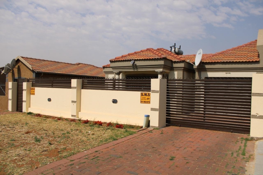 3 Bedroom Property for Sale in Roodekop Gauteng