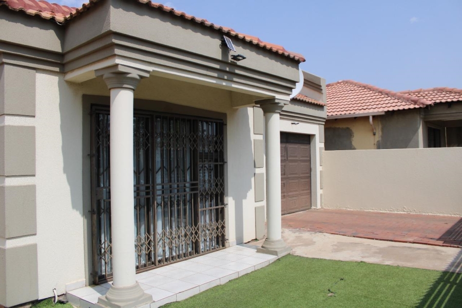 3 Bedroom Property for Sale in Roodekop Gauteng