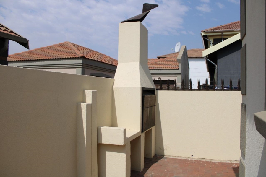 3 Bedroom Property for Sale in Roodekop Gauteng