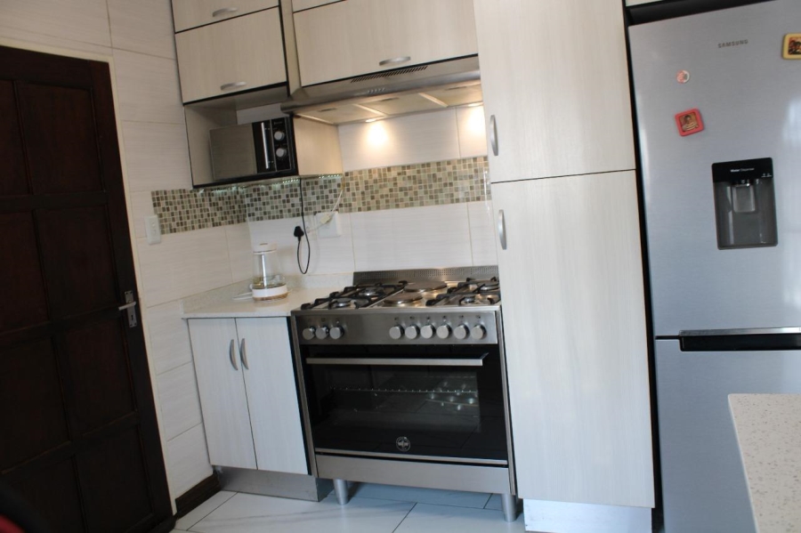 3 Bedroom Property for Sale in Roodekop Gauteng