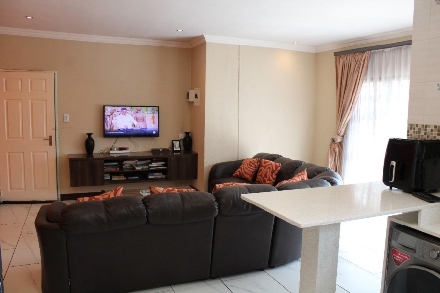 3 Bedroom Property for Sale in Roodekop Gauteng