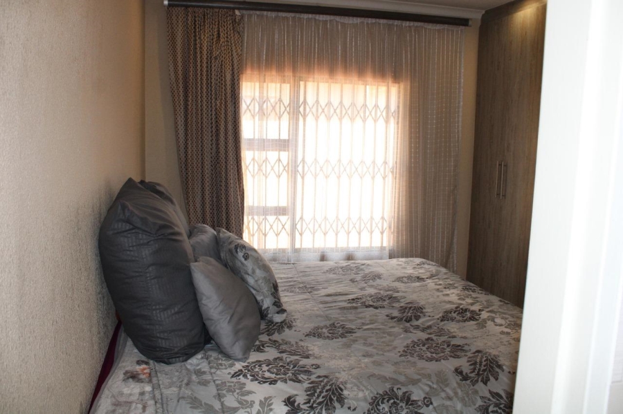 3 Bedroom Property for Sale in Roodekop Gauteng