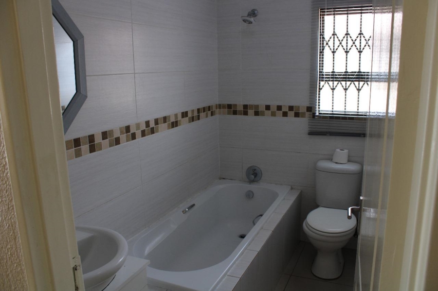 3 Bedroom Property for Sale in Roodekop Gauteng