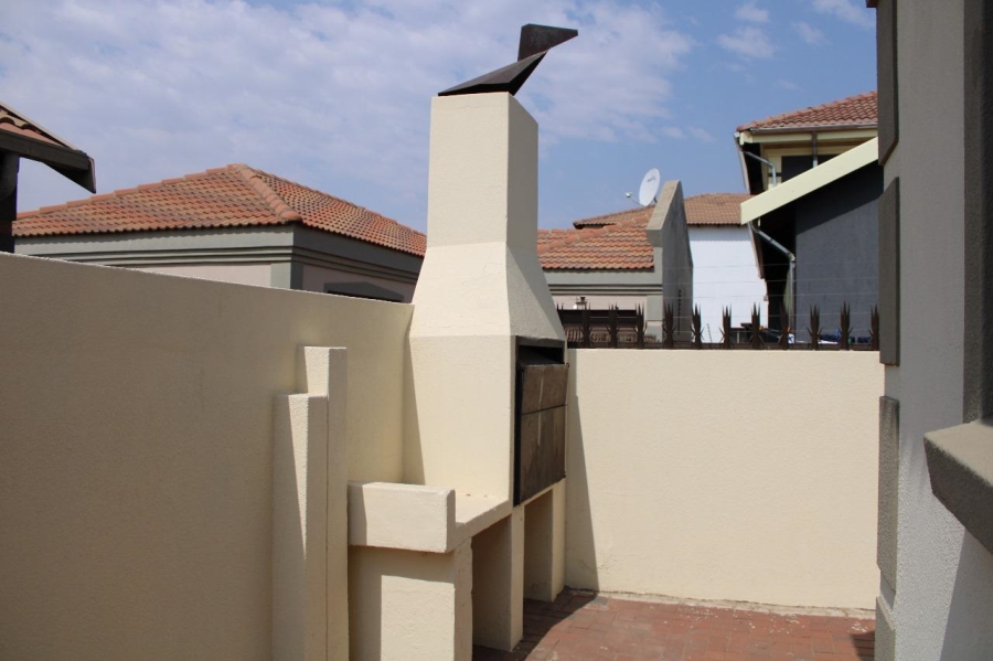 3 Bedroom Property for Sale in Roodekop Gauteng