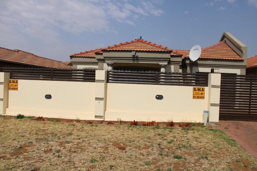 3 Bedroom Property for Sale in Roodekop Gauteng