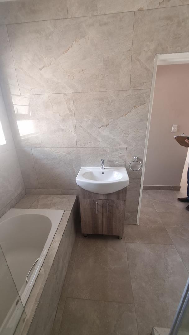 To Let 3 Bedroom Property for Rent in Beyerspark Gauteng