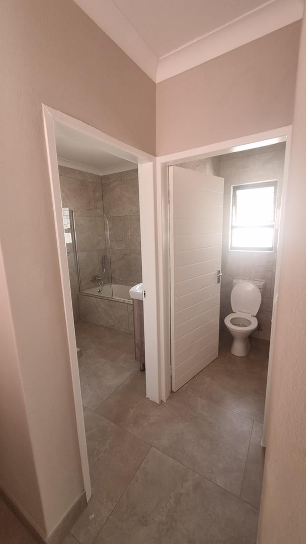 To Let 3 Bedroom Property for Rent in Beyerspark Gauteng