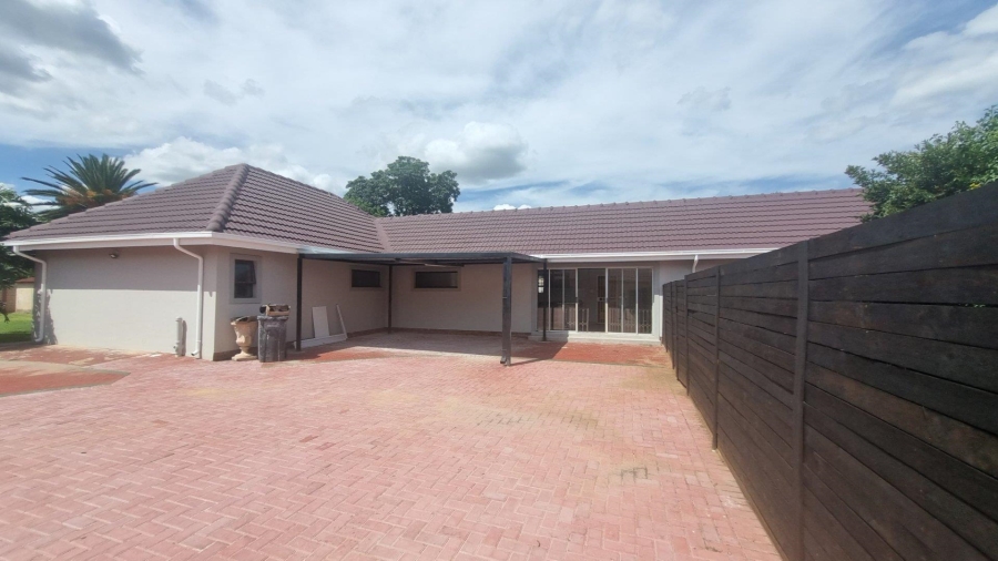 To Let 3 Bedroom Property for Rent in Beyerspark Gauteng