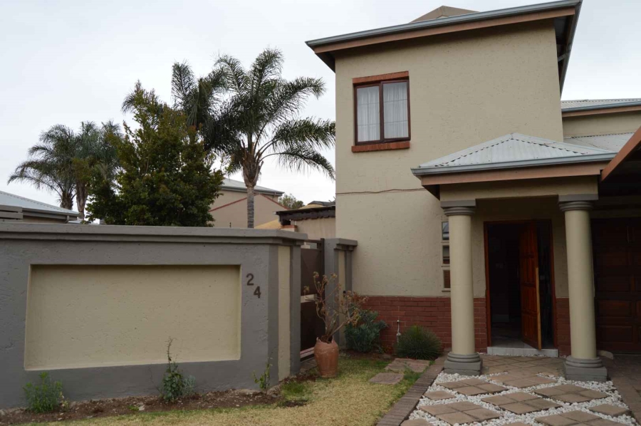 4 Bedroom Property for Sale in Verwoerdpark Gauteng