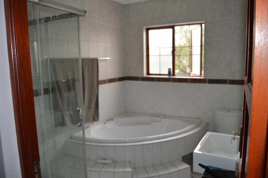 4 Bedroom Property for Sale in Verwoerdpark Gauteng