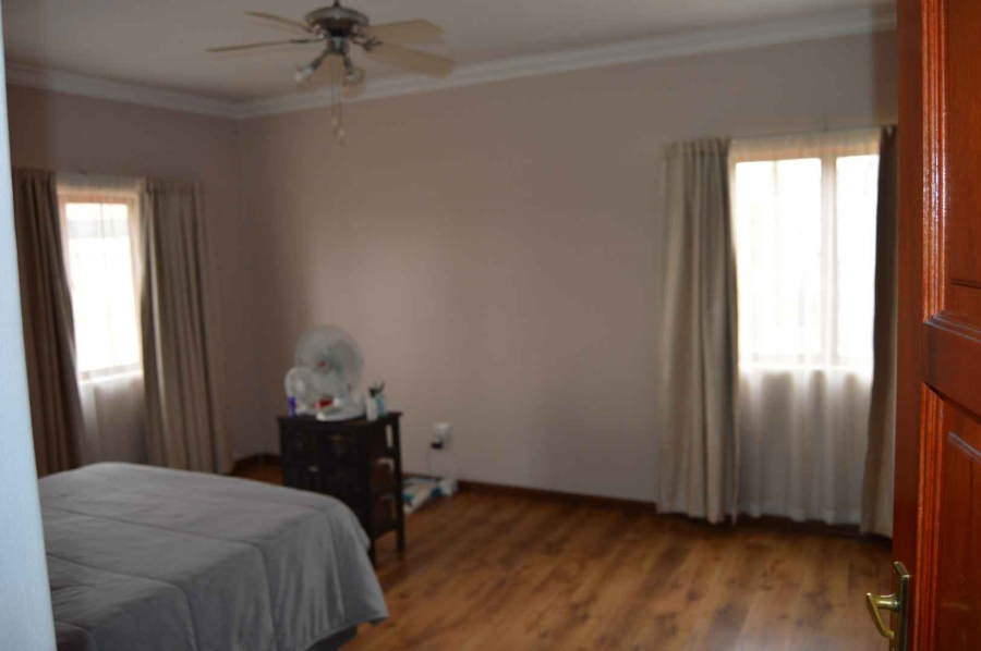 4 Bedroom Property for Sale in Verwoerdpark Gauteng