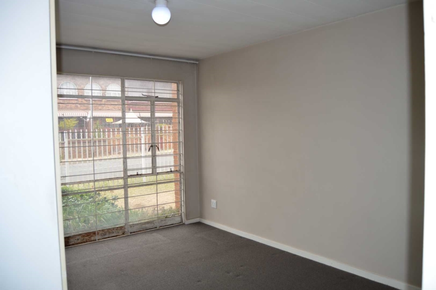 2 Bedroom Property for Sale in New Redruth Gauteng