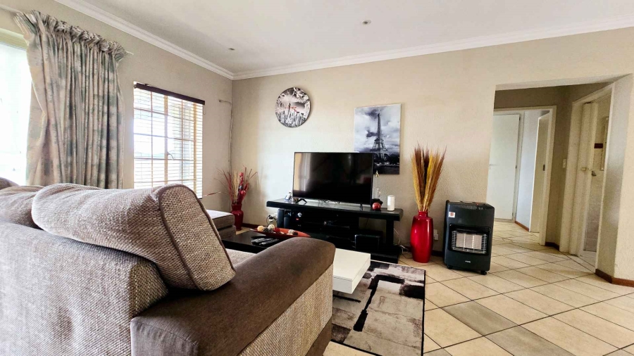 3 Bedroom Property for Sale in La Montagne Gauteng
